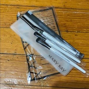 Mary Kay Travel Brush Trio